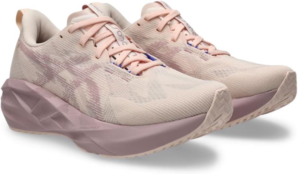ASICS Women's Novablast 5Sneaker