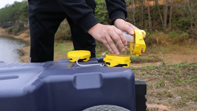 Amazon.com: Venustank 16 Gallon RV Portable Waste Tank 2 Wheel