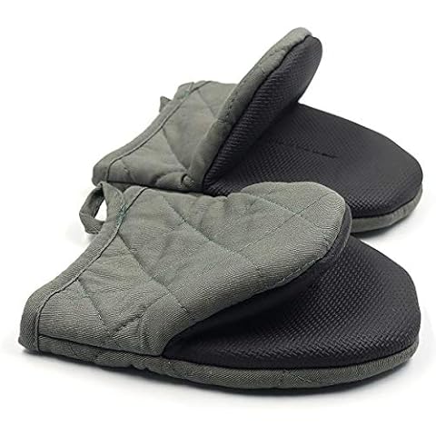 Ciuitixi 1 Pair of Heat Resistant Silicone Short Oven Gloves for 500 Degrees, Non-Slip Surfaces and Hanging Buckle Gloves Oven Barbecue Machine Washable Cover