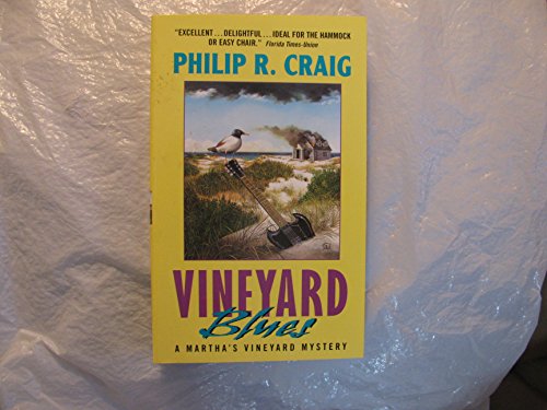 Vineyard Blues: A Martha's Vineyard Mystery (A ... 0380818590 Book Cover