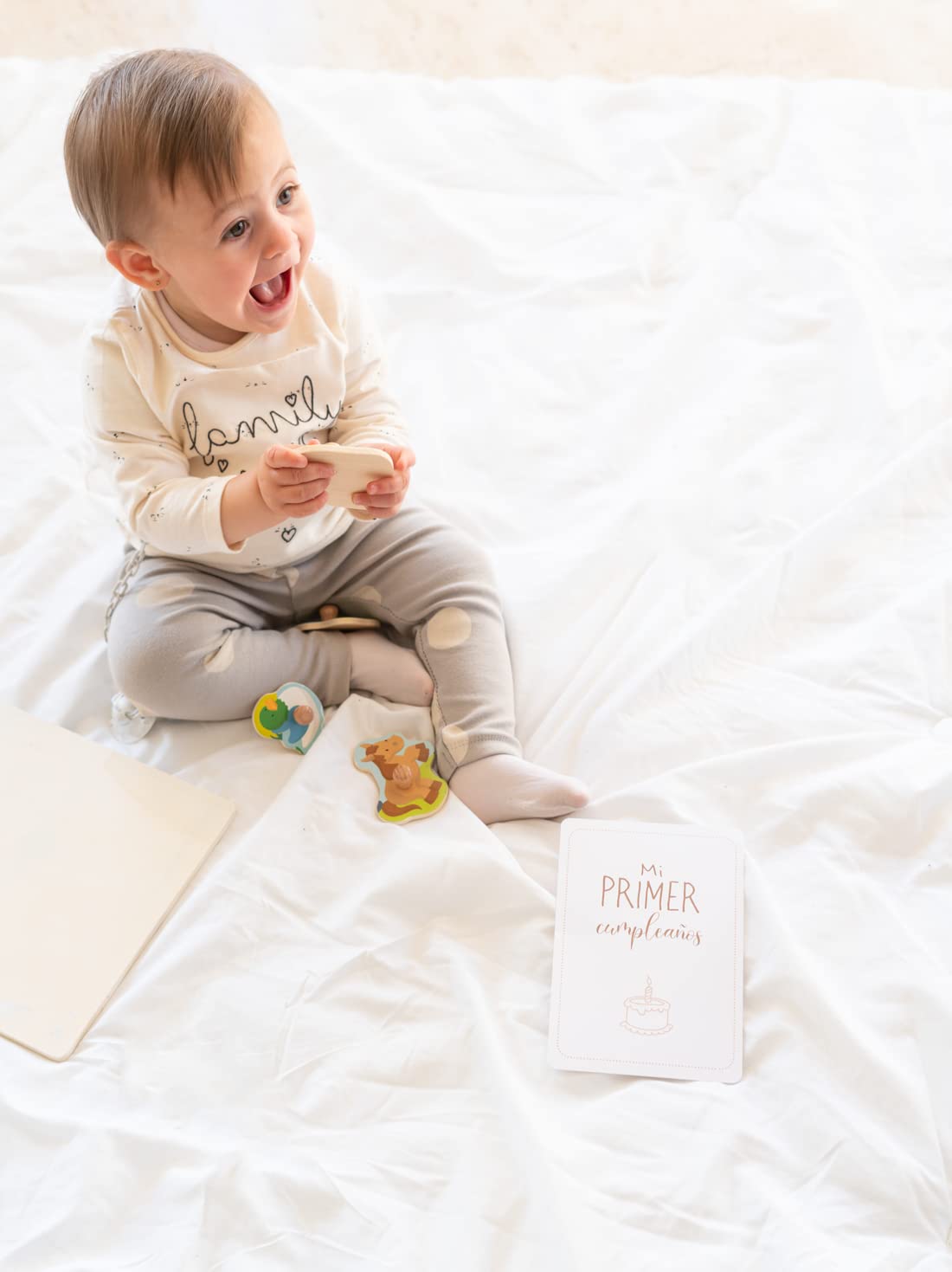 Grupo Erik Set de Regalo Eggie Welcome Home - Regalo Bebe Recien Nacido - Album Fotos Bebe - Tarjetas Meses Bebe - Producto Ideal para Bebes, 30x11x37 cm (SRE001)