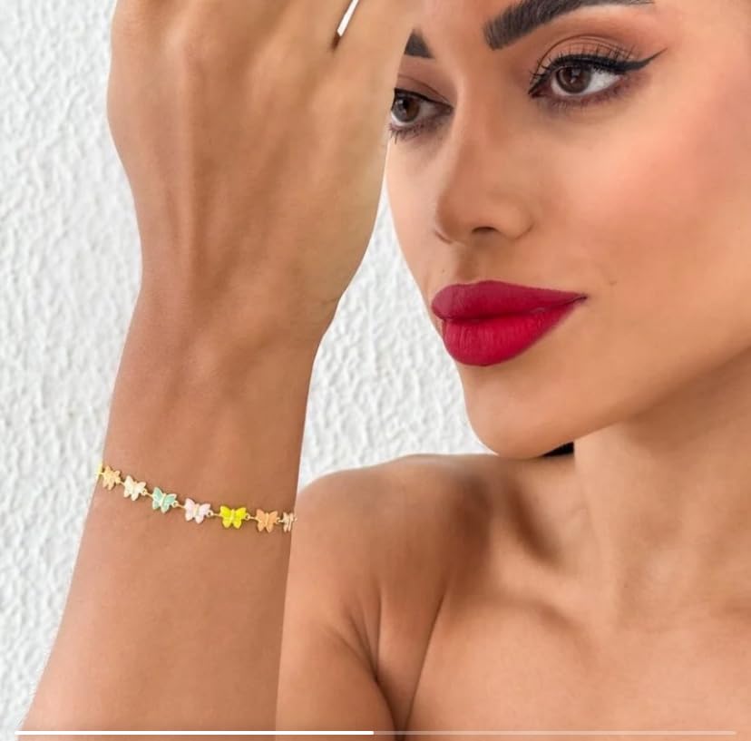 Pulseira Feminina Borboletas Coloridas, Banhada a Ouro, Estilo Delicado em promoção! Veja a oferta e mais achadinhos de Bijuterias 2 Hoje é o melhor dia para comprar Pulseira Feminina Borboletas Coloridas, Banhada a Ouro, Estilo Delicado com aquele preço maroto! Promoção! Aproveite a oferta! 2