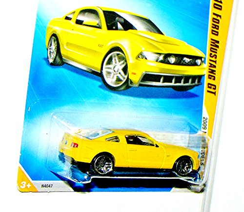 Hot Wheels 2009-041 New Models Yellow 2010 Ford Mustang GT 1:64 Scale - image 4