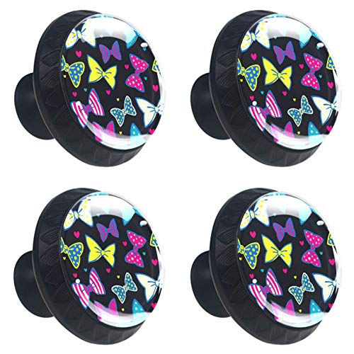 Boutons de meuble en verre noir pour relooker une commode de chambre