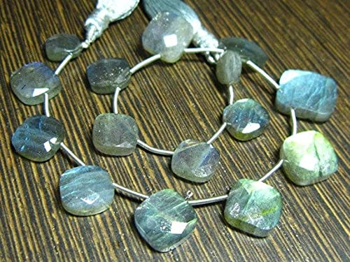 Labradorite bleu feu en coussin pour créer des colliers d'été bohèmes et chics