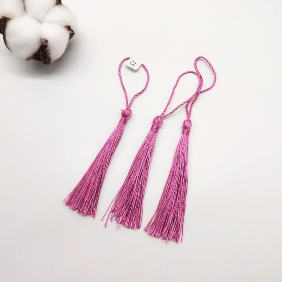 Gland en soie rose pour customiser vos accessoires nomades, sacs à main et bijoux de miroir