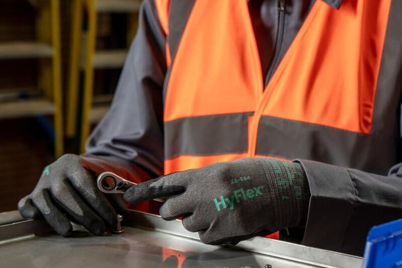 Ansell HyFlex 11-584 Gants Anti-Coupures, Enduction Nitrile Résistante à l'Abrasion, Gants de Travail Professionnels Haute Protection, Homme Femme, Gris, Taille L (12 Paires)