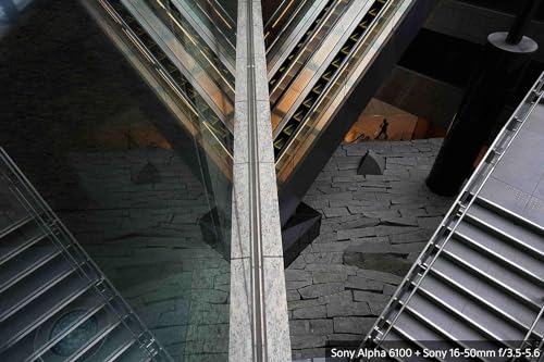 Sony Alpha 6100, Appareil Photo Numérique Hybride APS-C en kit avec l'Objectif Zoom E 16-50mm f/3.5-5.6 PZ OSS ( AF en 0.02s, Suivi des Yeux Humains et Animaux, Vidéo 4K, Ecran Selfie Vlogging )