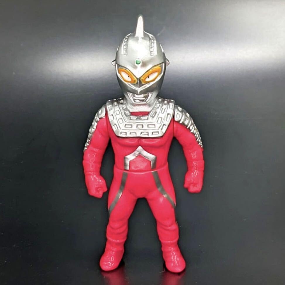 Amazon.co.jp: MAXTOY ウルトラセブン 赤 蓄光 GID arktz ウ