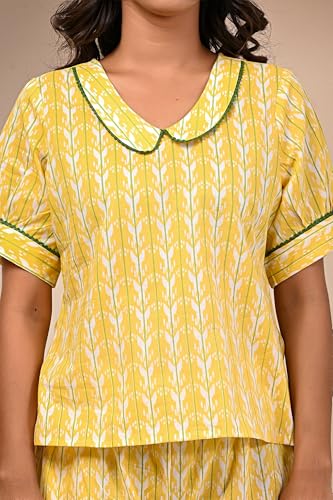 Image of Women Pure Cotton Printed Top & Shorts Set, Nightwear, Nightsuit Set, Sleepwear, Loungewear (Combo of Top and Shorts)