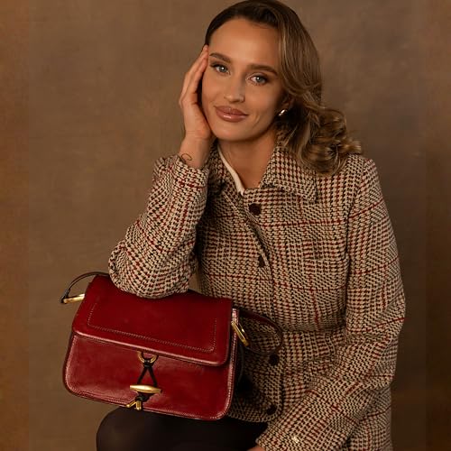 Image of Time Resistance Leather Shoulder Bag - Full-Grain Leather Handbag with Toggle Closure - Elegant Handbag for Women