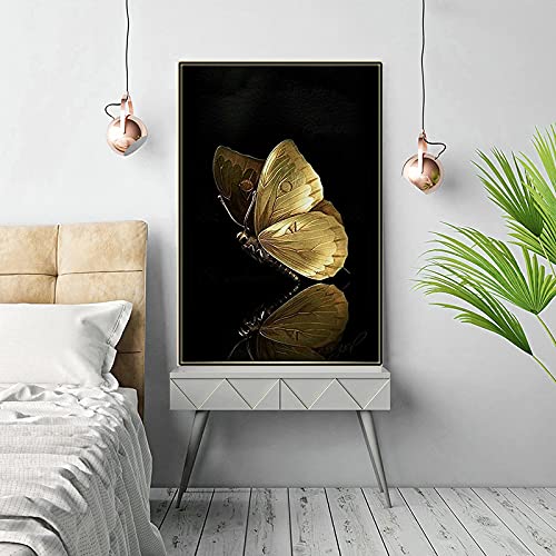 Peinture sur toile papillon doré de 50x75cm pour illuminer un salon moderne