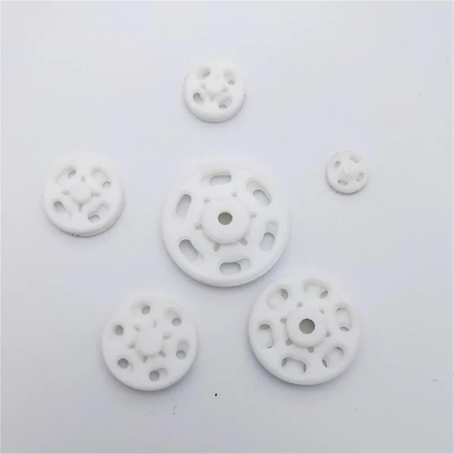 Race bib Clips 500pcs Plastic Sew-on Press Buttons Round Clear Invisible Snap Fasteners for Sewing Clothing DIY Crafts(White,21MM)