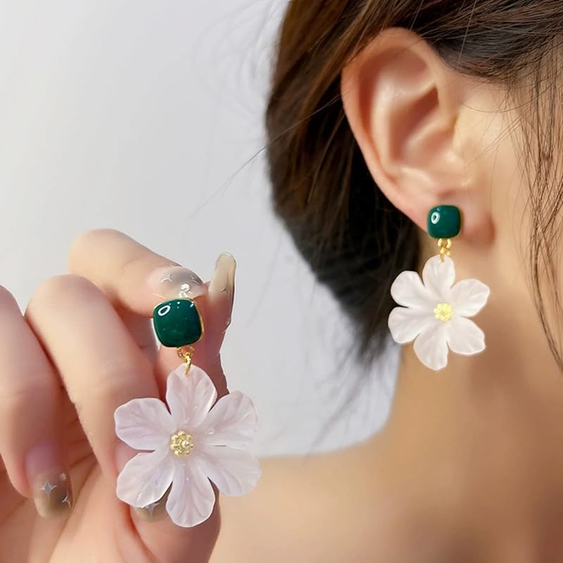 Acrylic White Flower Stud Earrings Minimalist Floral Earring for Women Lightweight Party Jewelry - Image 5