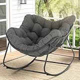 FÜR DRINNEN UND DRAUßEN – IHR NEUER LIEBLINGSPLATZ： Ob beim Frühstück auf dem Balkon, beim Entspannen im Garten nach einem langen Tag, als gemütlicher Rückzugsort im Wintergarten oder eingekuschelt mit einer Decke an kühlen Abenden – dieser Schaukeleierstuhl fügt sich stilvoll in jede Umgebung ein. Perfekt für Ihre Auszeit mit einem guten Buch, einer Tasse Tee oder ruhiger Musik.