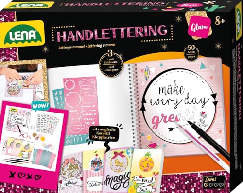 Lena 42335 - Handlettering Set Groß Malset mit illustriertem Ringbuch 4 Buchstaben Schablonen 4 Stiften 4 Stickerbögen und 4 Klappkarten Handschrift Schreibset Kreativset für Kinder ab 8 Jahren