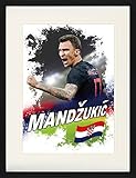 mandzukic bvb Maße ca.: 80 x 60 cm 1art1 Fußball Poster Mario Mandzukic Kroatien Gerahmtes Bild Mit Edlem Passepartout  Wand-Bilder  Im Bilderrahmen 80x60 cm