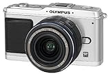 Lieferumfang: E-P1 Gehäuse silber/schwarz, M. Zuiko Digital ED 14-42 mm 1:3,6-5,6 schwarz, BLS-1 Akku, BCS-1 Ladegerät, BC-2 Gehäusekappe, Schultergurt, CB-USB6 USB-Kabel, CB-VC2 Video-Kabel, Master 2 , Studio 2 Trial, Anleitung, Garantie