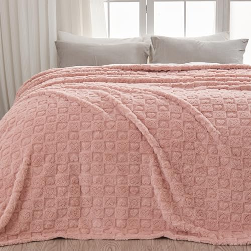 NEWCOSPLAY Super Soft Queen Blanket Pink Premium Silky Flannel Fleece 3D Heart Checkered Lightweight Bed Blanket All Season Use (Pink Heart, Queen(90"x90"))