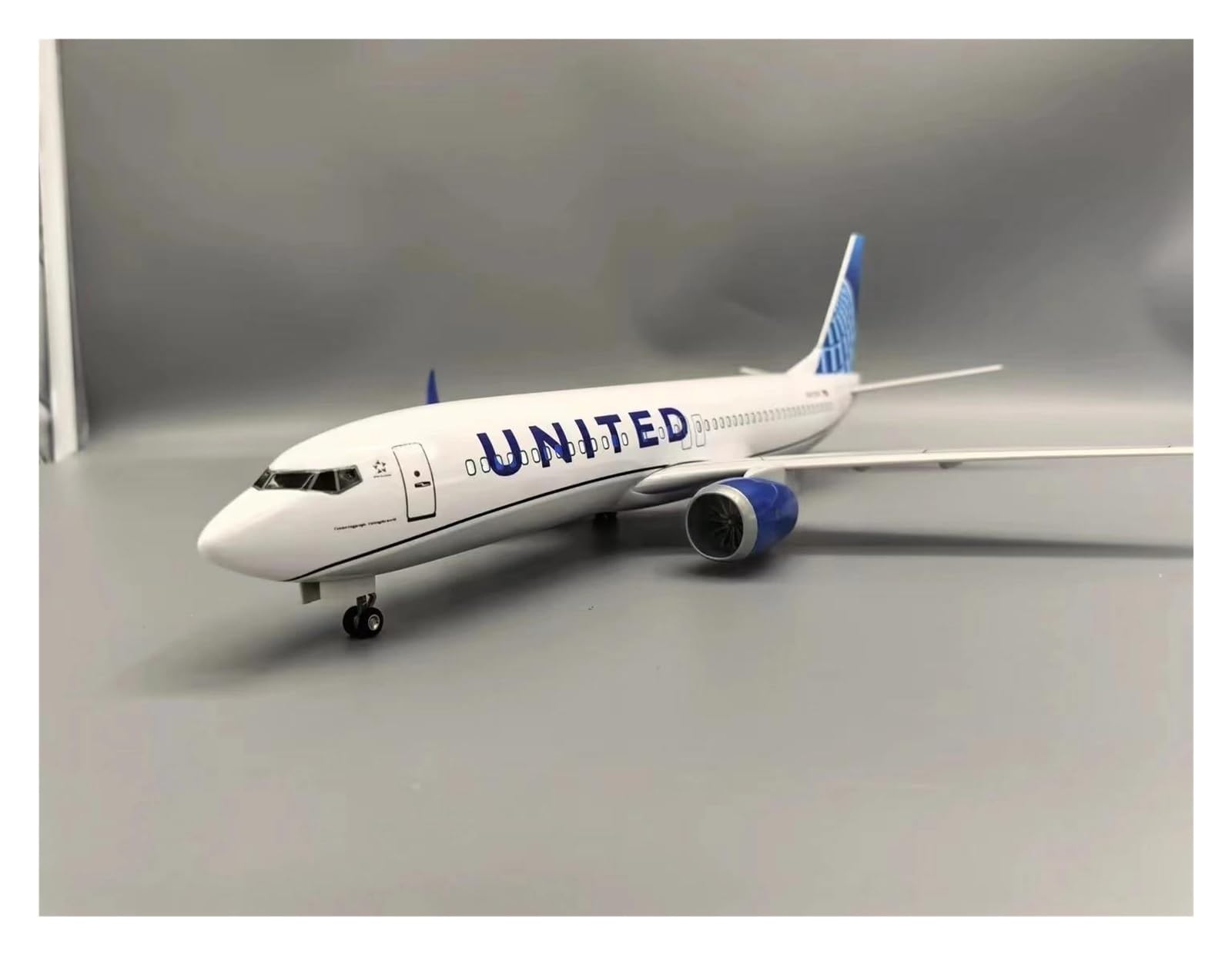 Odlewane zabawki samolotowe Skala 47 cm dla 737Max Malowanie Model samolotu Budynek z przekładnią Model samolotu Światła robocze Model samolotu do zbierania i wyświetlania (ze światłem)