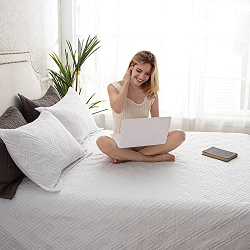 Hygge Hush Summer Quilt Set, Twin Size Pure White L Pattern 2 Pieces Quilt Set, Oversized Modern Style Bedspread Set For All Season (1 Quilt & 1 Pillow Shams) #TOP5