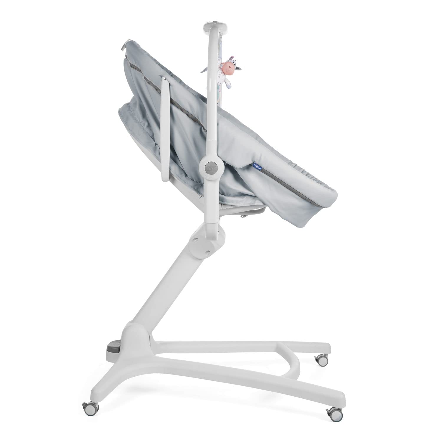 Chicco Baby Hug 4 in 1 Sdraietta Neonati Rialzata 0 Mesi - 15 kg, Culla Neonato, Seggiolone Pappa e Sedia da Tavolo, Schienale Reclinabile, 4 Ruote, Sostenibile, Grigio chiaro