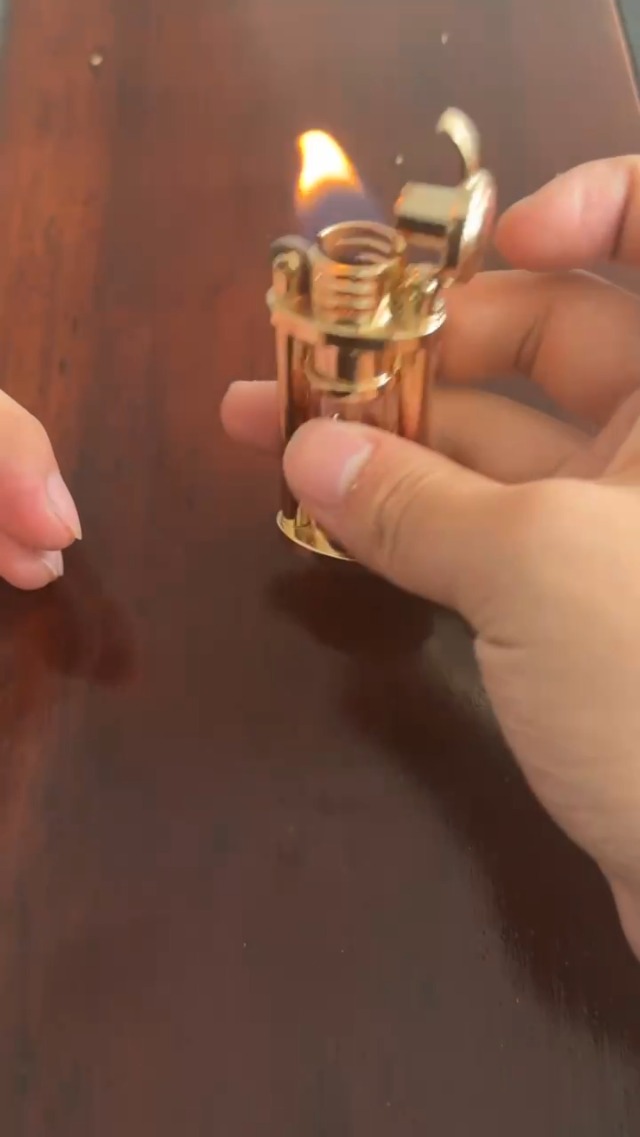 Encendedor Metal Dorado Llama a Prueba de Viento miniatura 7