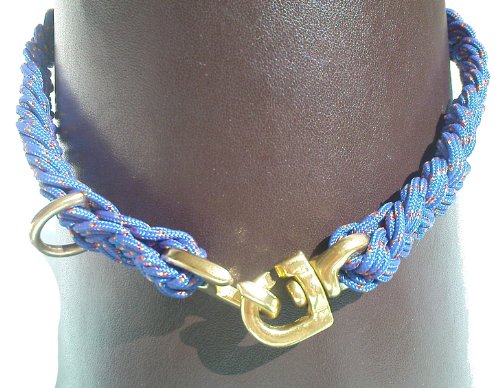 DOGS and MORE - Handgefertigtes Flechtwerk Halsband mit BESONDEREM Verschluss in Blau; Halsumfang ca. 56 cm