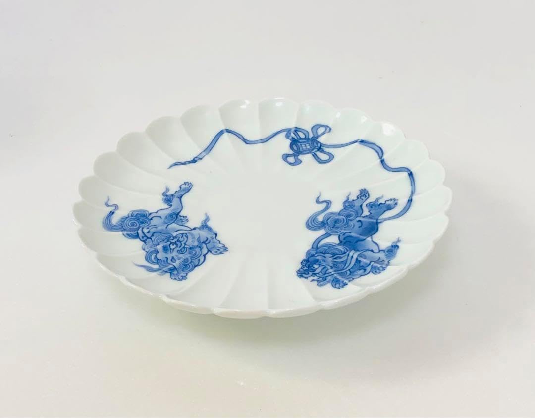 明治 有田焼 名窯 辻精磁社 辻勝蔵 染付獅子文白磁菊割三足銘々皿 明治 有田焼 名窯 辻精磁社 辻勝蔵 染付獅子文白磁菊