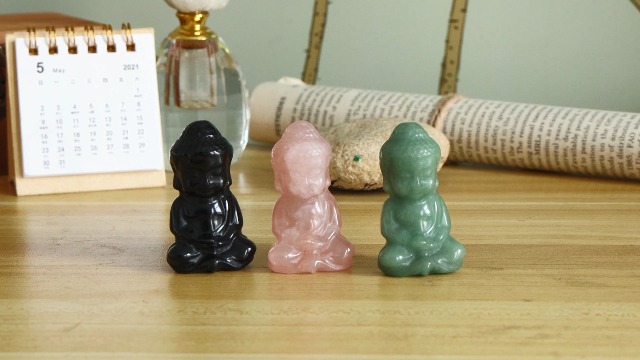 Estatua de Buda tallada a mano en cuarzo rosa 1.9 pulg miniatura 7