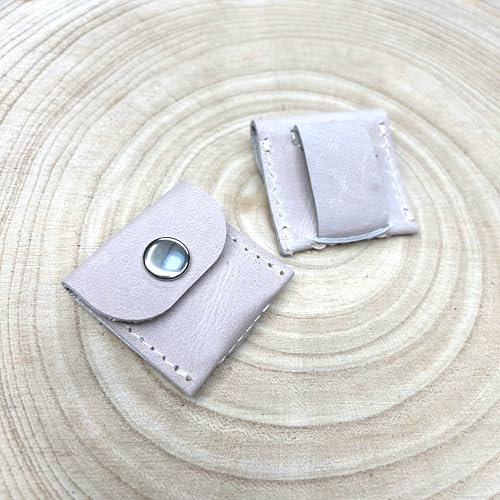 THEO Hunde Leder Täschchen | Viele Farbkombinationen für die Hundemarke | Tassomarke oder Airtag von Apple | Handmade by Manufactica®