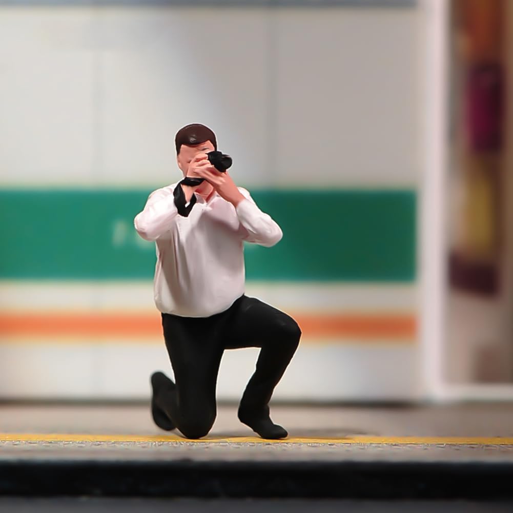 Figurine photographe 1/43 en blouse blanche accroupi miniature pour diorama AMITD