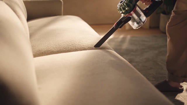 Amazon.com - Dyson V8 Cyclone Cordless Vacuum