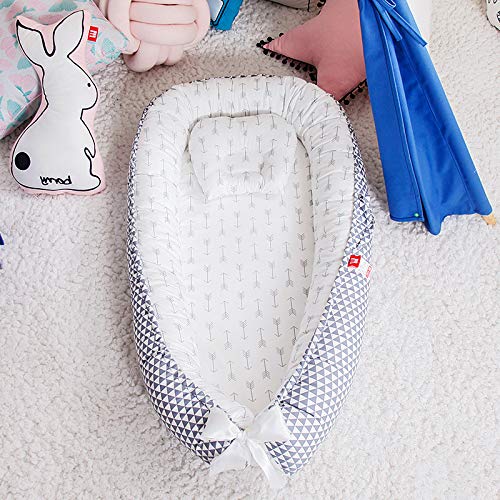 Tioland Baby Bed with Pillow Detachable and Washable Baby Bed, Portable Baby Bed for Travel（Triangular Arrow Cluster）