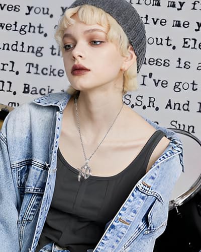 2 Pcs XO Necklaces for Women Men Trendy Hip Hop XO Letter Pendant Necklace Creative Rock Street Style Concert Jewelry Accessories3