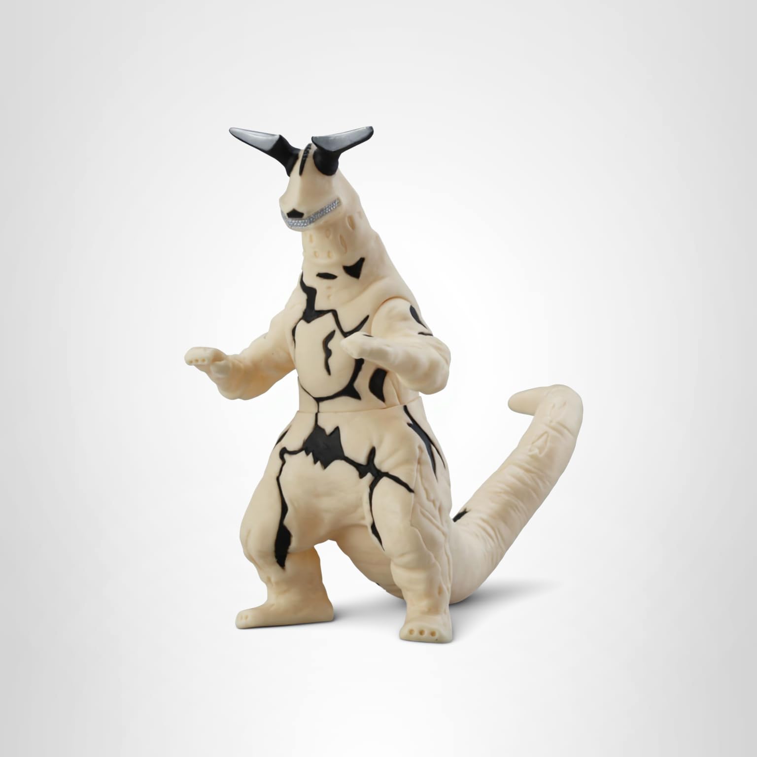Amazon.co.jp: [バンダイ(BANDAI)] ウルトラ怪獣シリーズ 05
