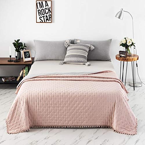 Couette Réversible 4 Saisons 220x240 cm 200G/M² Couette Été Légère Hypoallergénique Matelassée Dessus De Lit Boutis Couvre-Lit Pompon Gris+Rose