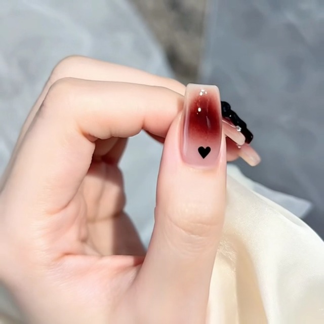 Amazon | COLORBIRD ネイルチップ ミディアム ワインレッド ボルドー
