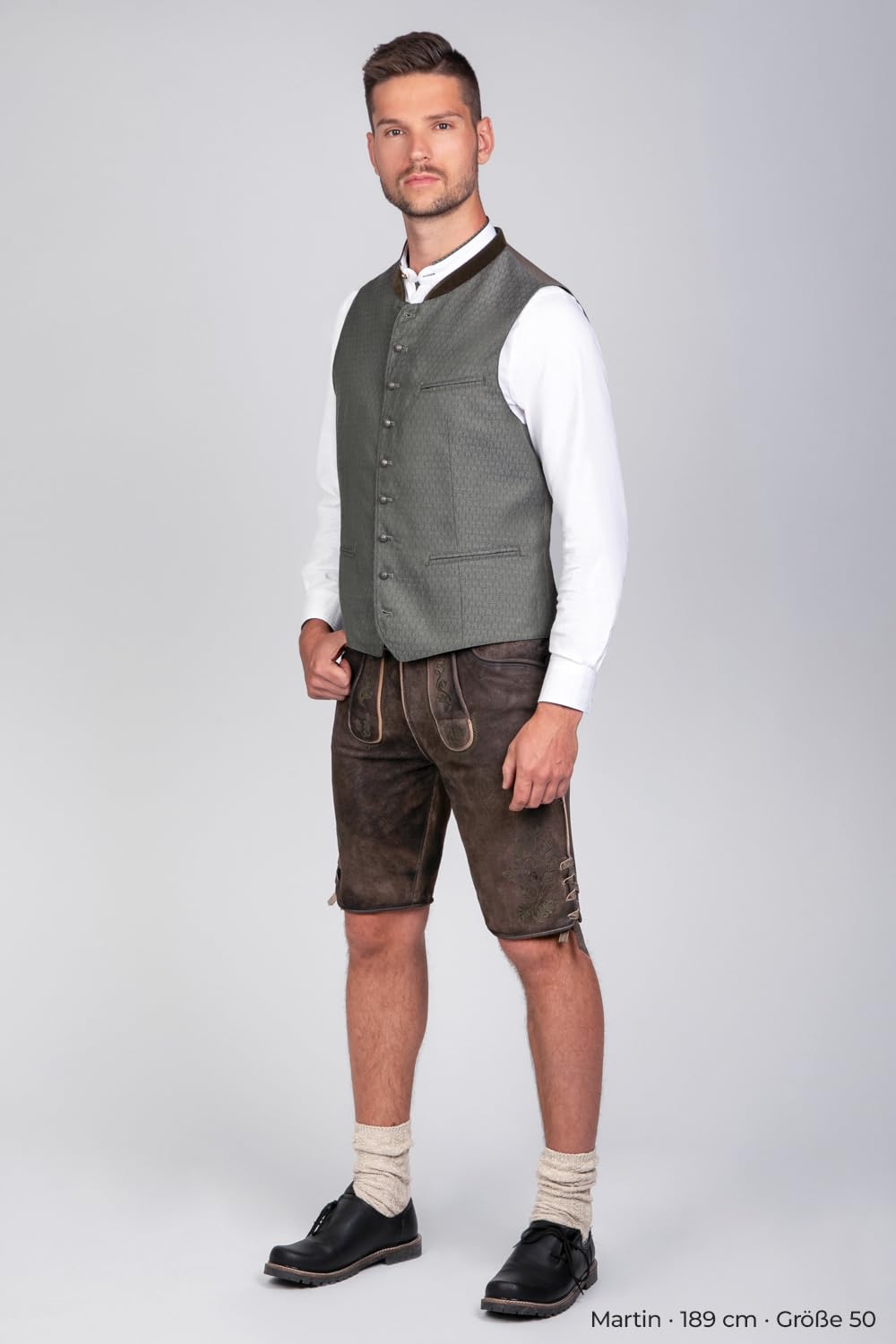 Edelnice Trachtenmode Kurze Wildbocklederhose Gustl in Dunkelbraun mit edler grüner Stickerei