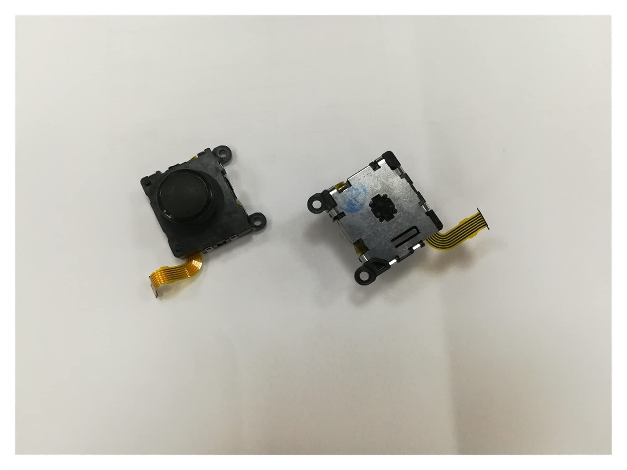 AIPING Lot de 1 à 2 joysticks analogiques originaux pour PSV PS VITA 1000 PSVITA gauche droite 3D AIPING (couleur : 1 pièce)
