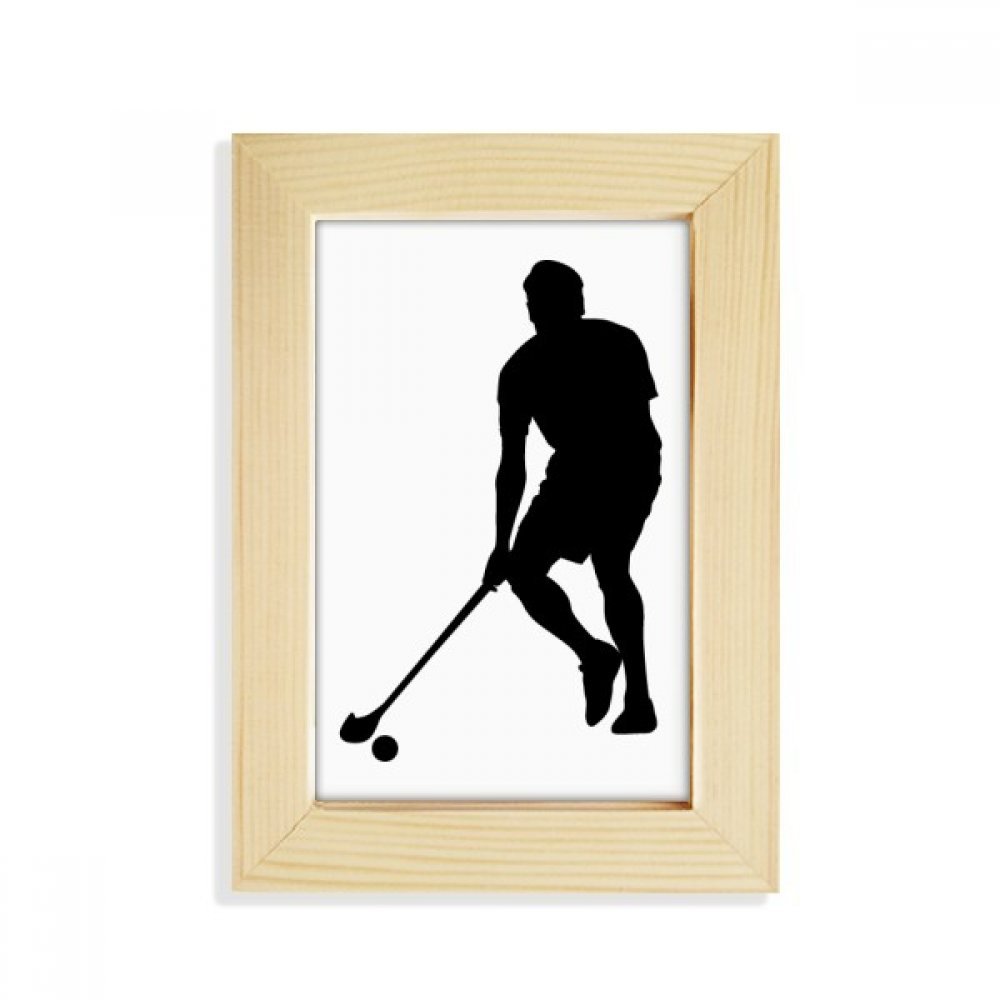 Escritorio de madera con marco de fotos de hockey deportes físicos y bellas artes