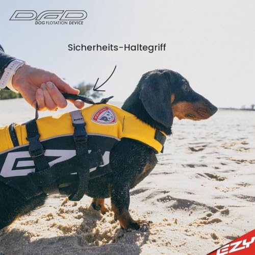 EzyDog Schwimmweste Hund - DFD Hundeschwimmweste - Schwimmwesten für für Kleine, Mittelgroße und Große Hunde - Rettungsweste mit Griff und Reflektoren, Größenverstellbar (XL, Rot)