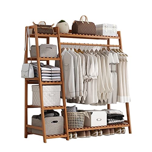 Porte-manteau en bois robuste avec étagères de rangement pour une chambre ordonnée