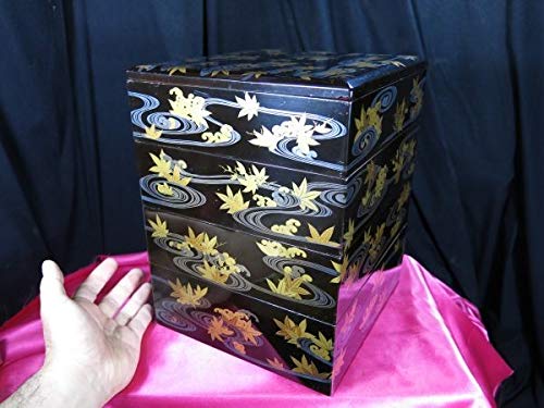 竜田川蒔絵　四段重　台付 Amazon.co.jp: 龍田川蒔絵四段重箱江戸時代漆工漆器うるし料理御馳走
