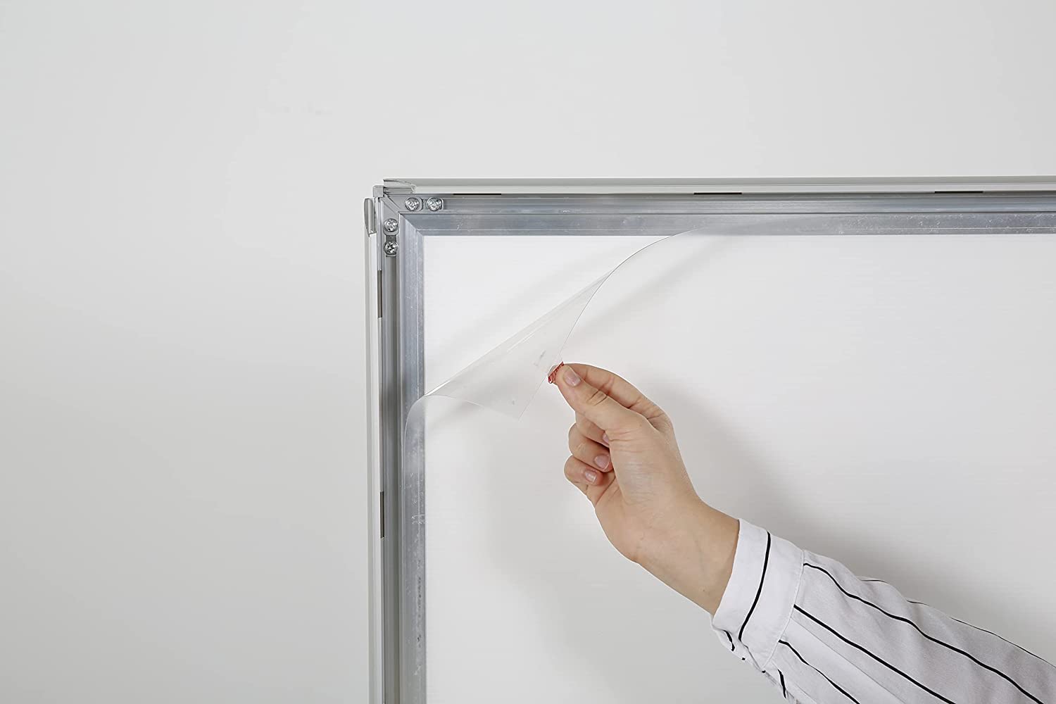 Dreifke Plakatständer Keitum Wind Line Plus DIN A1 silber| beidseitig für 2 Plakate | stabiler Fuß für sicheren Stand bei Wind und Wetter | entspiegelte Schutzscheiben | Kundenstopper Aufsteller