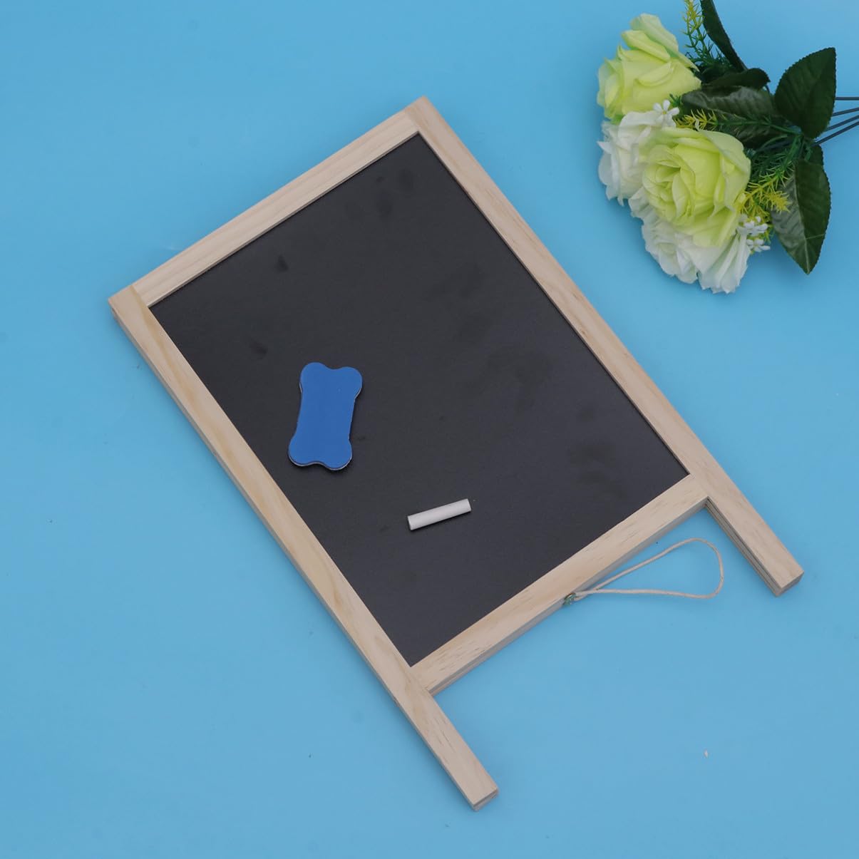 Tableau Noir Double Face en Bois 25x40 Cm Trépied Support Chevalet pour Comptoir de Bar Bureau Scolaire Garçon et Filles Couleur Aléatoire