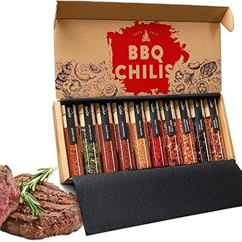 TIMBER TASTE® Chili & Grillgewürze Geschenkset Männer [10er Kombi-Set] - 5 erlesene Grill Gewürze + 5 scharfe Chili Gewürze Set bis zu 950.000 Scoville - Besondere Geschenkidee zum Vatertag Cover