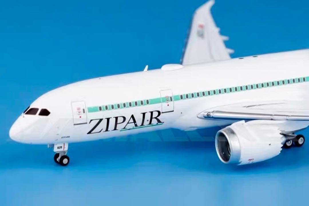 @新品@ジップエアB787-8 特別塗装1/400ジェット Amazon.co.jp: ジップエア B787-8 特別塗装 1/400 ジェット : ホビー