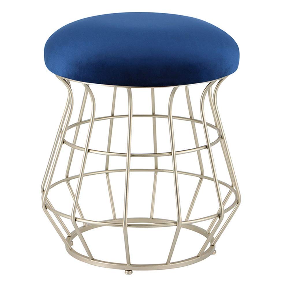 Reposapiés de diseño MU con elegantes patas de champán para un dormitorio sofisticado