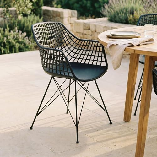 IDIMEX Lot de 4 chaises Alicante pour Salle à Manger ou Cuisine au Design Retro avec accoudoirs, Coque en Plastique Noir et 4 Pieds croisé en métal laqué Noir